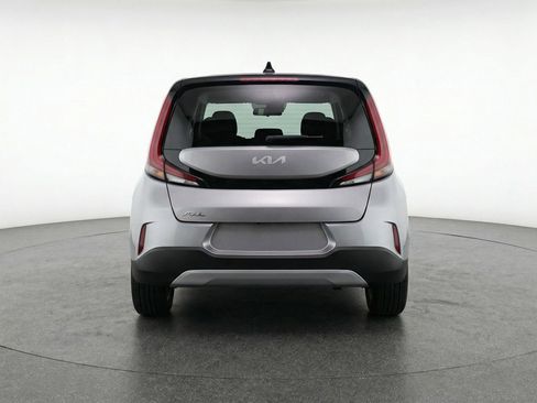 Used 2025 Kia Soul LX w/ LX Technology Package FWD image 7
