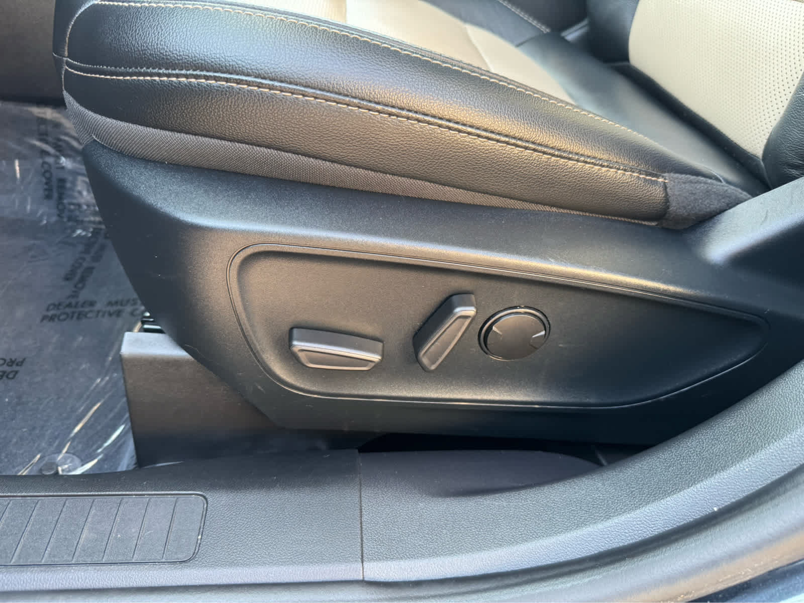 Used 2022 Ford Escape Titanium w/ Titanium Elite Package AWD/4WD image 12