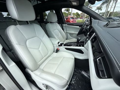 Used 2024 Porsche Macan Turbo image 26