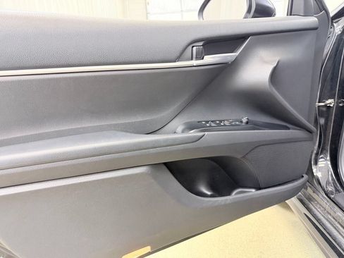 Used 2018 Toyota Camry SE w/ Moonroof Package FWD image 8