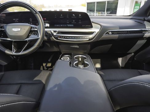 Used 2023 Cadillac Lyriq AWD image 40