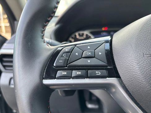 Used 2025 Nissan Altima 2.5 SR FWD image 16