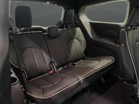 New 2026 Chrysler Pacifica Limited w/ S Appearance Package image 35