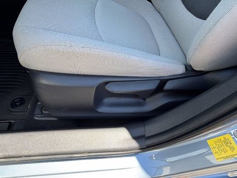 Used 2021 Toyota Corolla LE FWD image 21