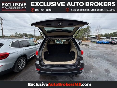 Used 2018 Jeep Grand Cherokee Laredo image 38