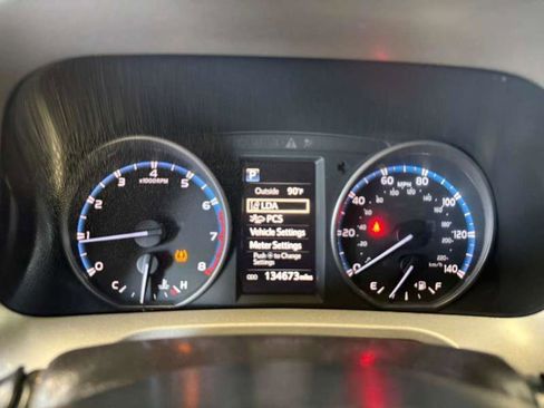 Used 2018 Toyota RAV4 XLE FWD image 15