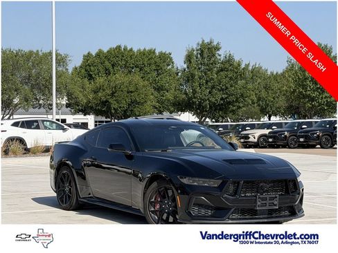 Used 2025 Ford Mustang GT Premium RWD image 2