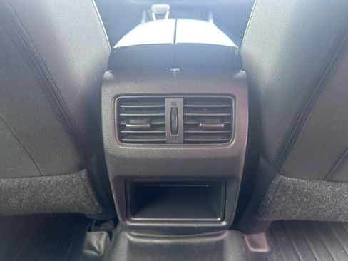 Used 2022 Nissan Rogue S AWD/4WD image 14