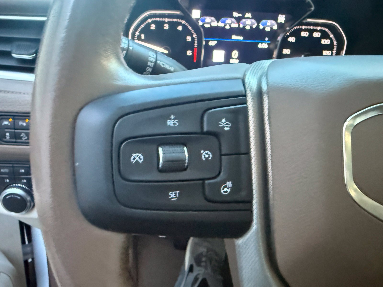 Used 2021 GMC Yukon Denali w/ Denali Premium Package AWD/4WD image 18