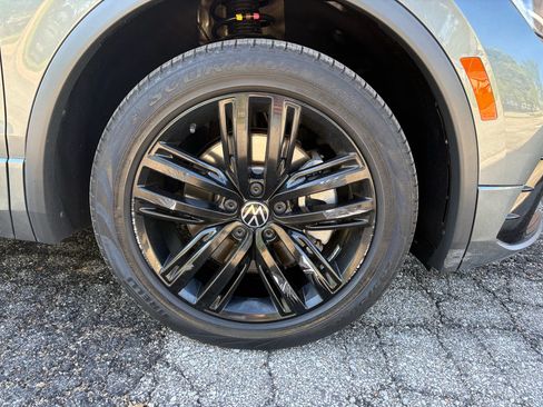 Used 2022 Volkswagen Tiguan SE R-Line AWD/4WD image 28
