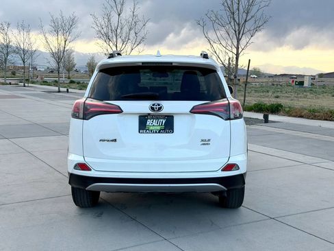 Used 2018 Toyota RAV4 XLE image 7