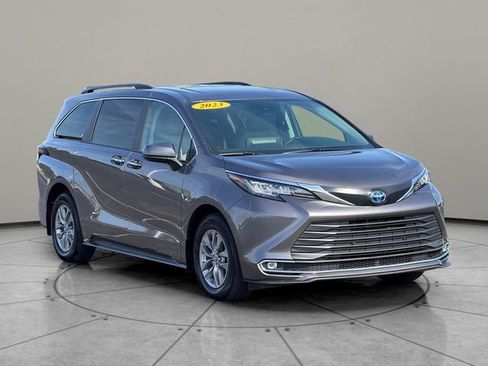Used 2023 Toyota Sienna XLE FWD image 8