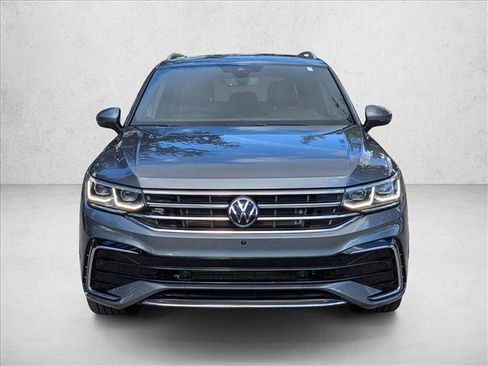 Used 2024 Volkswagen Tiguan SEL R-Line image 2