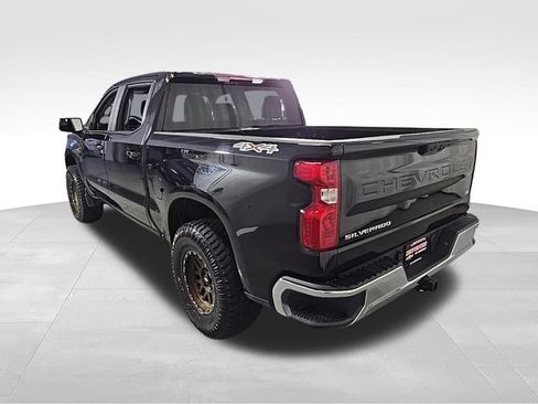 Used 2024 Chevrolet Silverado 1500 LT AWD/4WD image 9