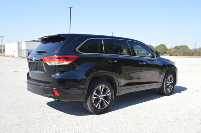 Used 2019 Toyota Highlander LE FWD image 3