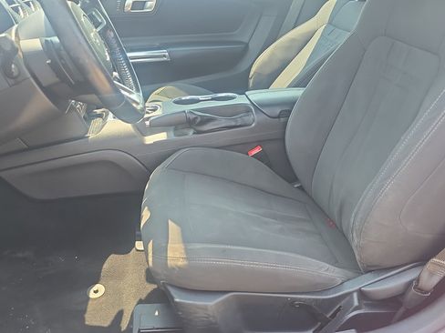 Used 2019 Ford Mustang Convertible RWD image 13