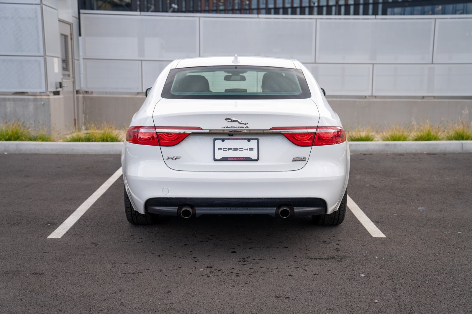 Used 2018 Jaguar XF Premium AWD/4WD image 7