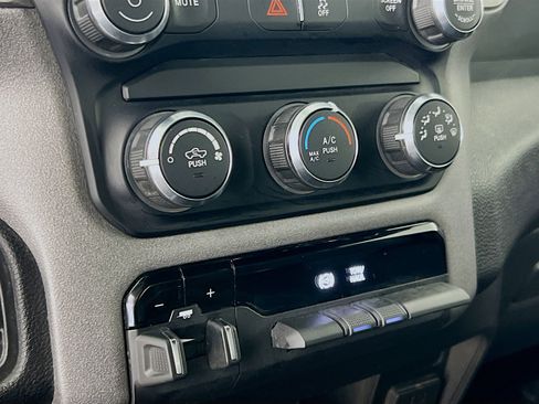 Used 2024 RAM 3500 Tradesman w/ Chrome Appearance Group image 16