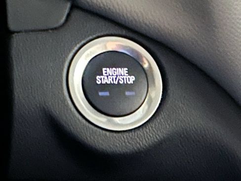 Used 2023 Chevrolet Equinox LS AWD/4WD image 28