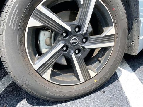 Used 2025 Nissan Sentra SV w/ All-Weather Package FWD image 3