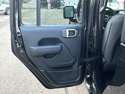 New 2026 Jeep Gladiator Sport image 19