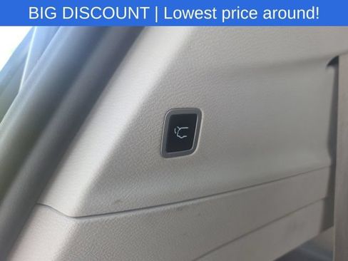 Used 2023 Chrysler Pacifica Touring-L FWD image 15