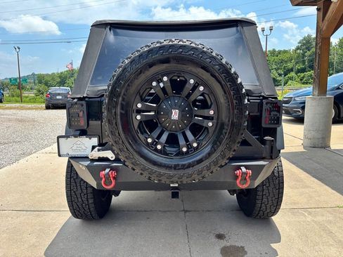 Used 2015 Jeep Wrangler Sport w/ Quick Order Package 24S AWD/4WD image 3