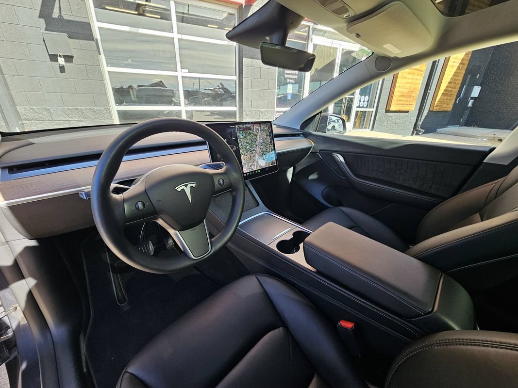 Used 2021 Tesla Model Y Long Range AWD/4WD image 16
