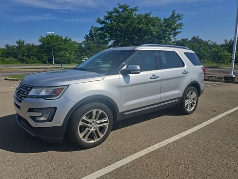 Used 2016 Ford Explorer Limited w/ Equipment Group 301A AWD/4WD image 2