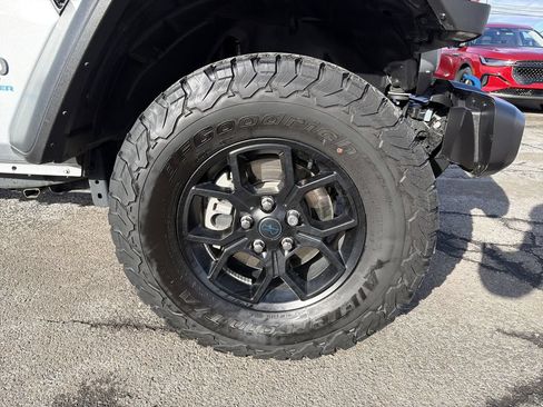 Used 2024 Jeep Wrangler Unlimited AWD/4WD image 33