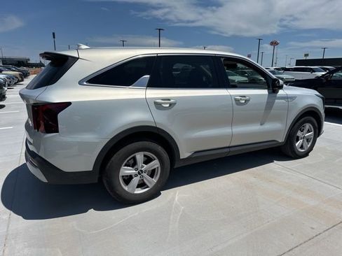 Certified 2026 Kia Sorento LX FWD image 14