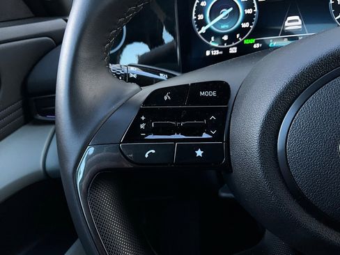 Used 2025 Hyundai Elantra Limited image 39