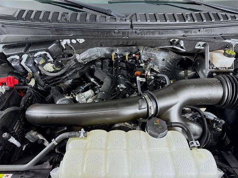 Used 2023 Ford Expedition XLT image 33