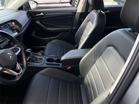 Used 2024 Volkswagen Jetta SE image 10