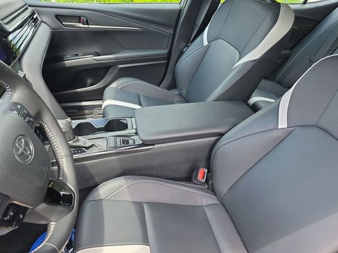 Used 2025 Toyota Camry SE w/ Convenience Package FWD image 13