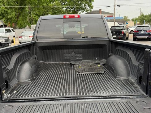 Used 2018 RAM 1500 Classic SLT AWD/4WD image 10