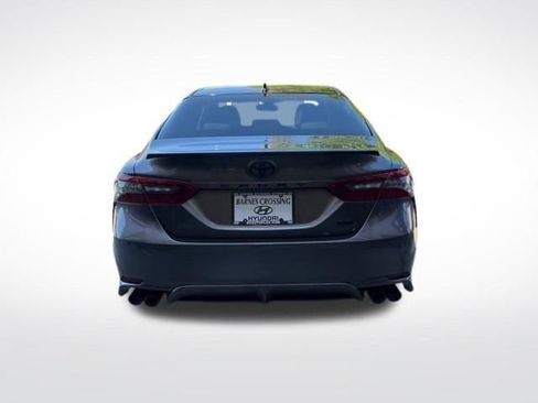 Used 2022 Toyota Camry XSE FWD image 4