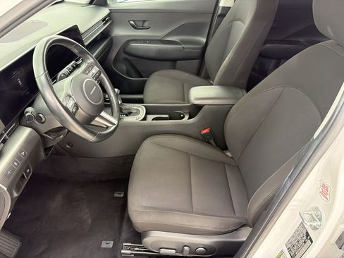 Used 2025 Hyundai Kona SEL FWD image 5
