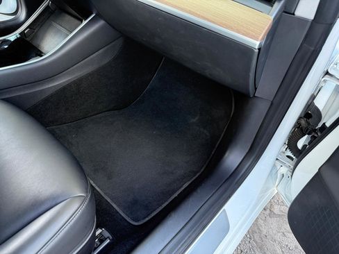 Used 2018 Tesla Model 3 Mid Range RWD image 17