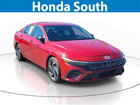 Used 2025 Hyundai Elantra Sport image 1