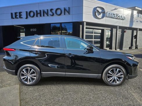 Used 2023 Toyota Venza LE AWD/4WD image 6