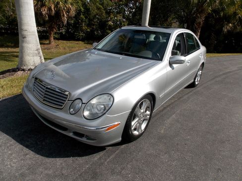 Used 2005 Mercedes-Benz E 500 4dr Sdn 5.0L 4MATIC image 2