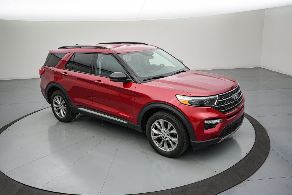 Certified 2024 Ford Explorer XLT w/ Equipment Group 202A AWD/4WD image 2