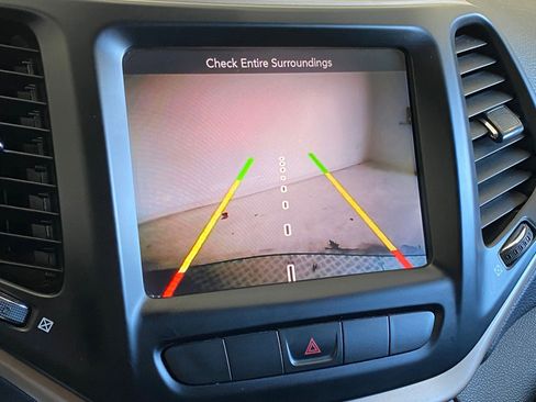 Used 2015 Jeep Cherokee Latitude w/ Cold Weather Group image 26