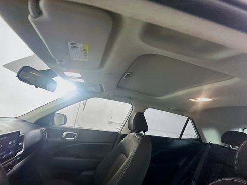 Used 2024 Hyundai Venue SEL image 25