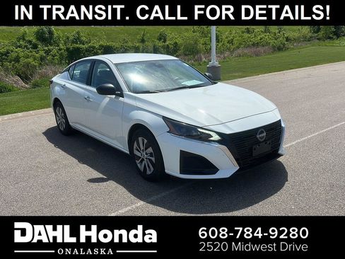 Used 2025 Nissan Altima 2.5 S FWD image 1