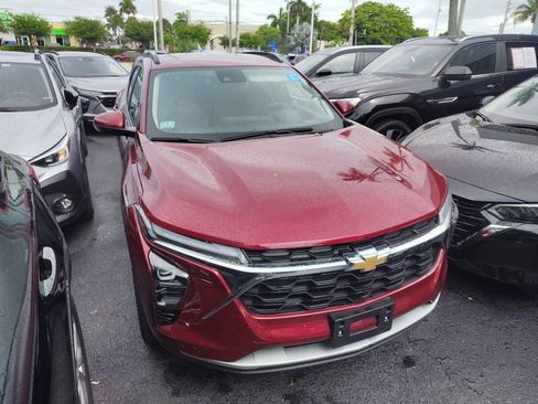Used 2025 Chevrolet Trax LT w/ LT Convenience Package FWD image 8