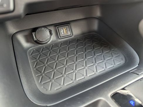 Used 2025 Toyota RAV4 XLE Premium image 15