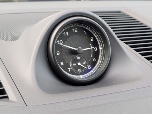 New 2025 Porsche Macan image 21