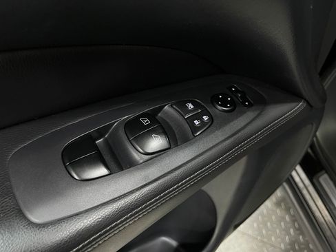 Used 2019 Nissan Pathfinder Platinum image 16